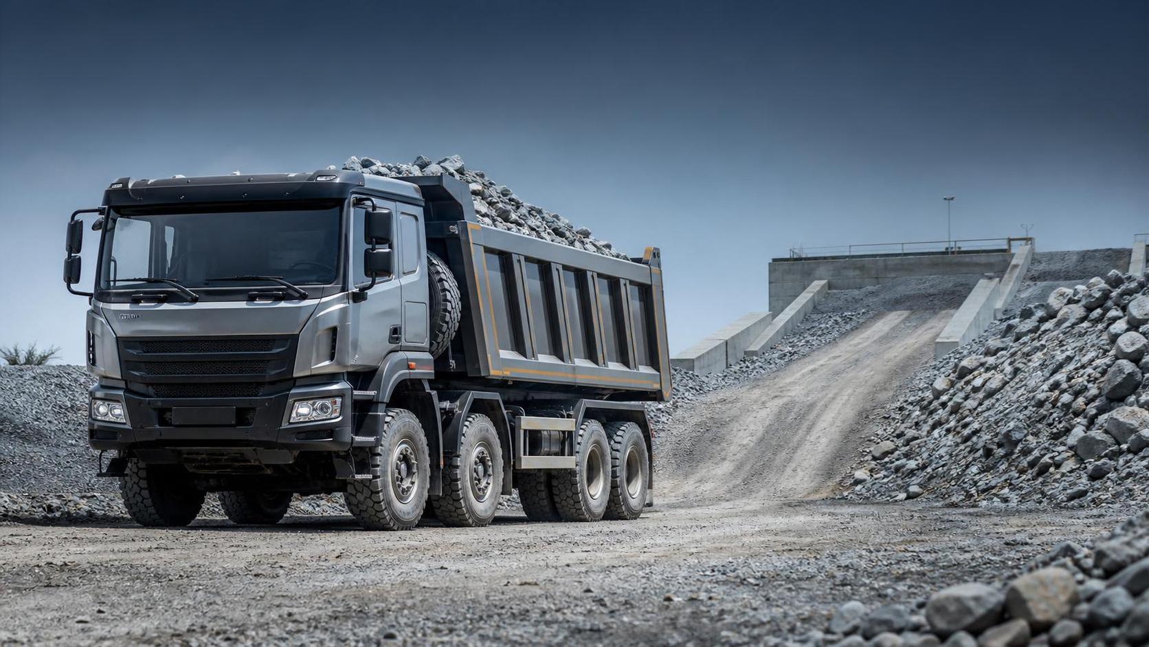 How to Choose Heavy Dump Trucks for Construction Based on Payload, Terrain, and Jobsite Needs
