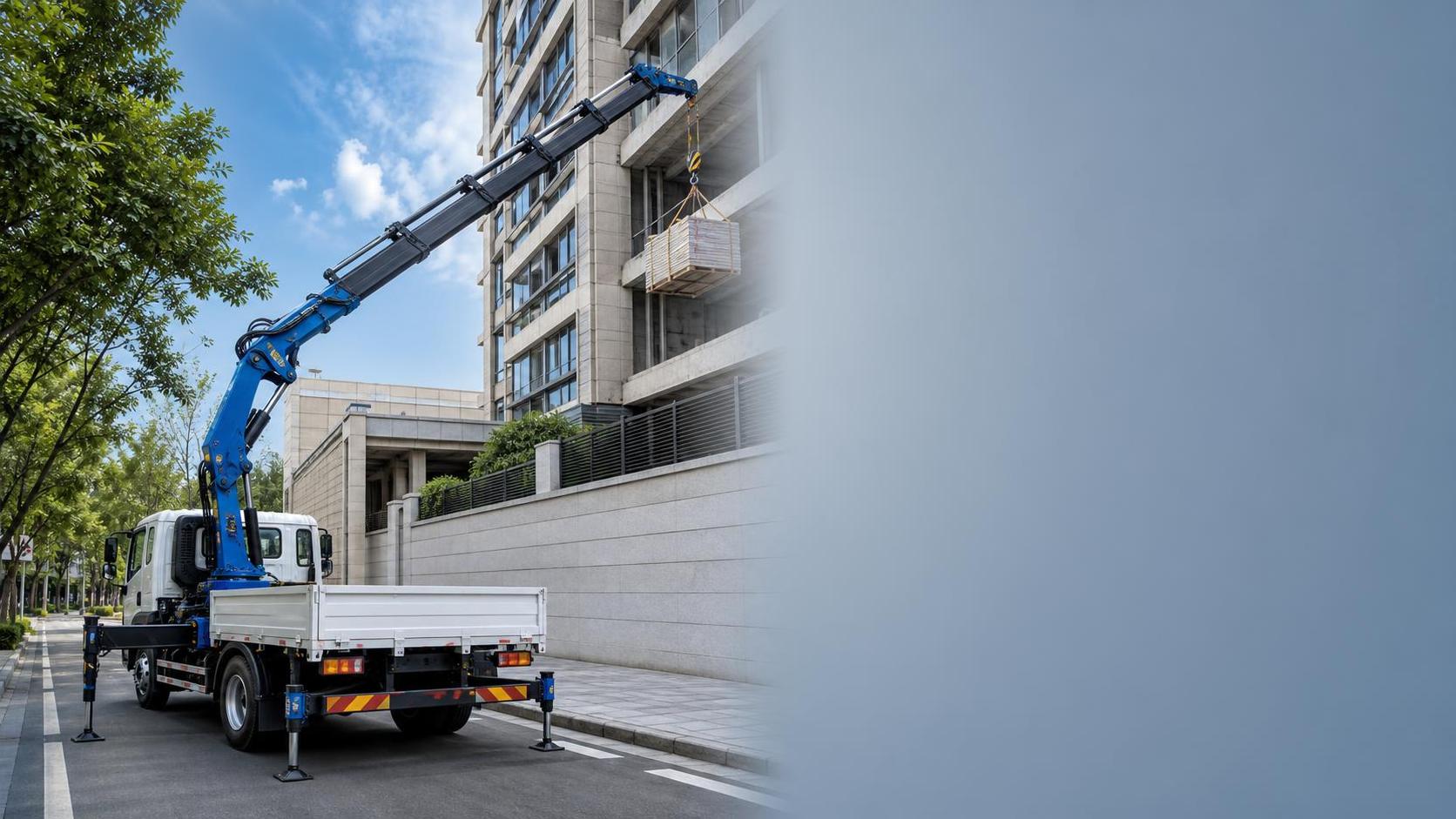 How to Choose Knuckle Boom Truck Mounted Cranes for Urban Lifting Jobs?