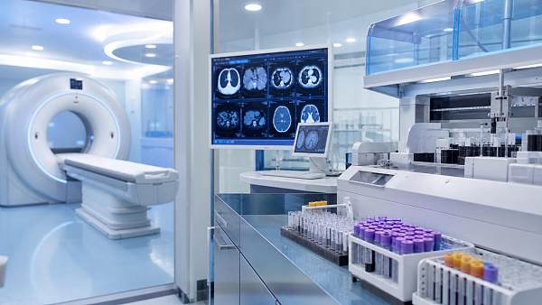 Medical Imaging Diagnostics vs Lab Testing: When Each Delivers Better Clinical Value