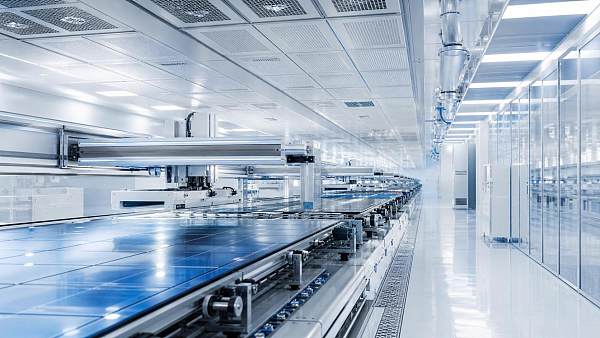 Cleanroom Solutions for Display Manufacturing: How to Reduce Particles and Yield Loss