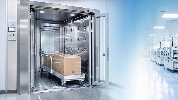 How Electronics Cleanroom Air Showers Reduce Particle Transfer at Entry Points