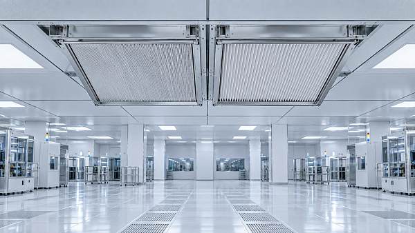 High-Efficiency Air Filtration for Semiconductor Fab Cleanrooms: ULPA vs. HEPA at MERV 20+ — Real-World Contamination Control Trade-offs