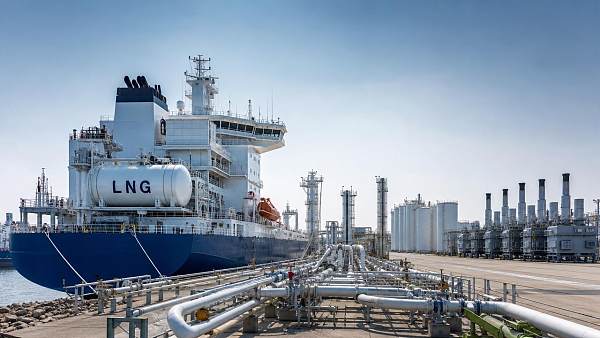 Where dual-fuel propulsion cuts fuel risk and where it does not