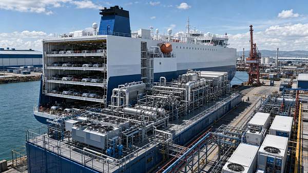 LNG Car Carrier Order Lifts Freezer Spec Focus