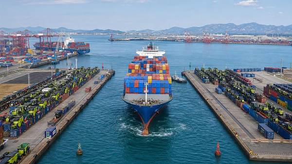 Hormuz Transit Eases, but Farm Machinery Sailings Slip