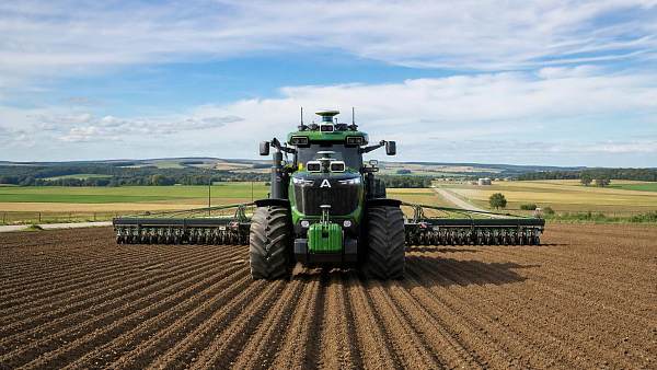 Autonomous Tractor Farming: Where It Cuts Labor and Where It Still Falls Short