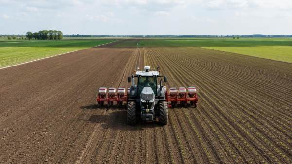 How to evaluate autonomous farming for large farms before investing