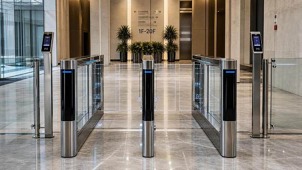 How Infrared Speed Gate Safety Control Prevents Pinch and Tailgating Risks