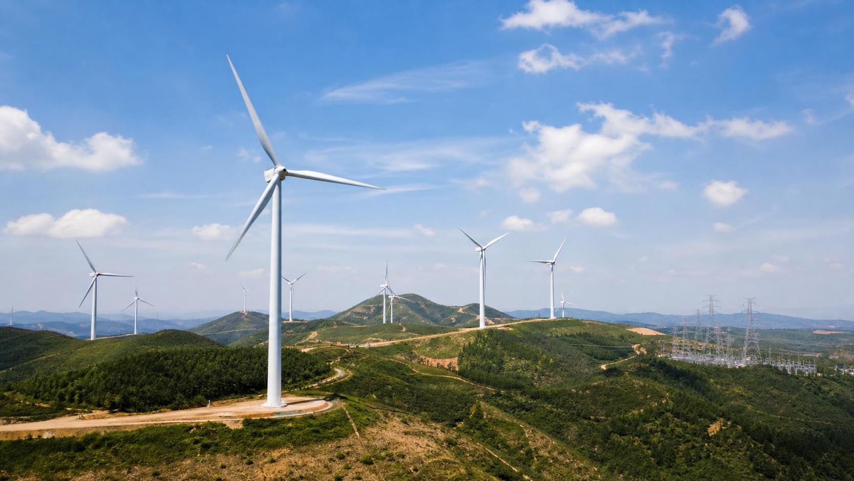 Variable Speed Onshore Wind Turbines: Performance Gains and Limits