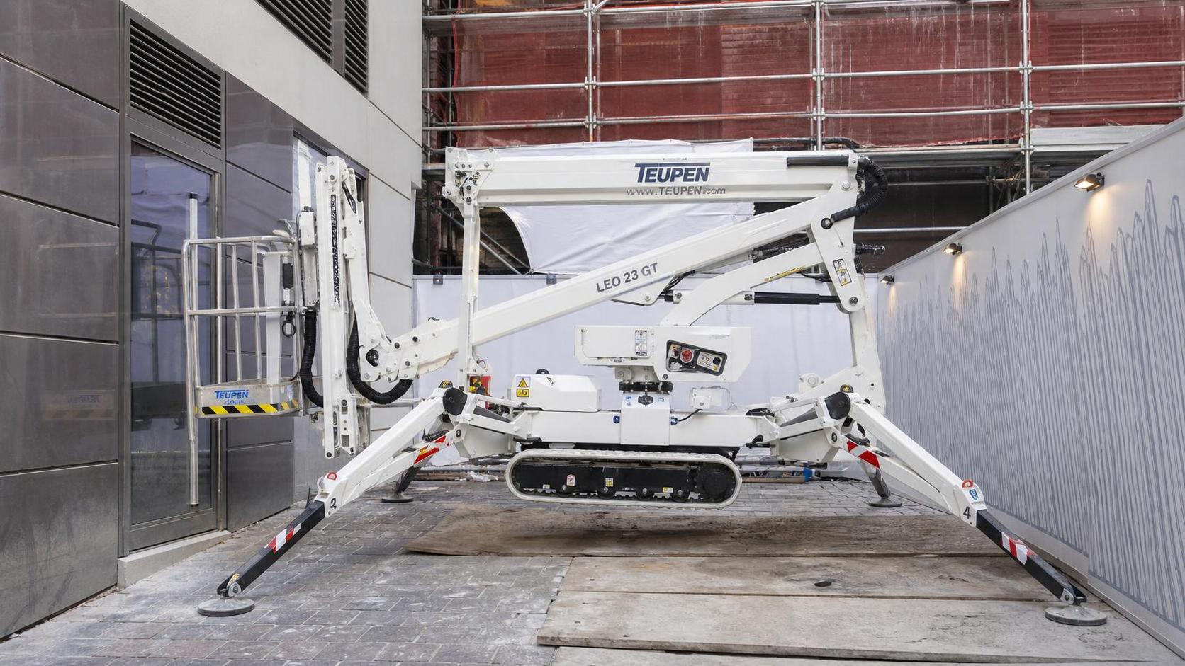 Scaffolding Replacement for Construction: When Are Spider Lifts Better?