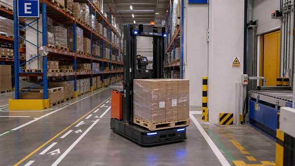 Forklift Safety Systems: Key Features That Reduce Warehouse Risk