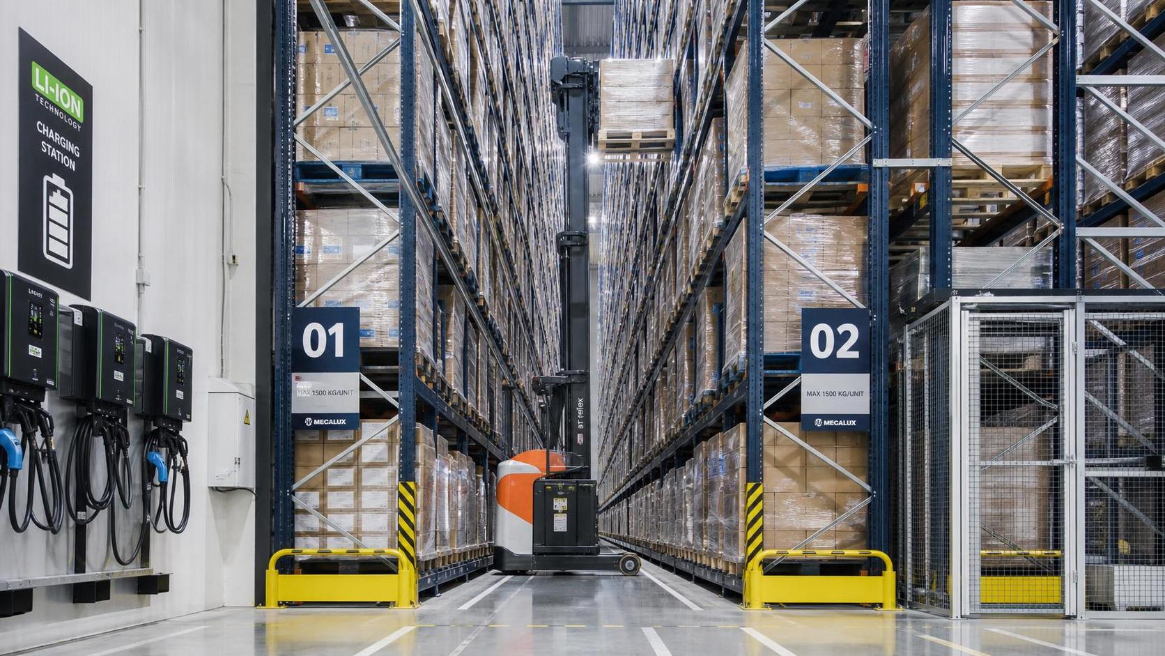 VNA Forklifts Manufacturer Comparison: What to Check Before Requesting a Quote