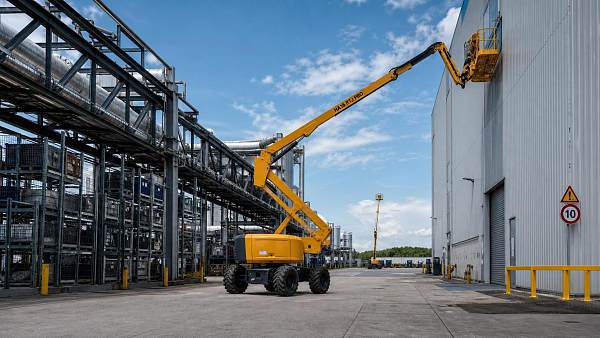 Boom Lift Applications: When Articulating Beats Telescopic Reach