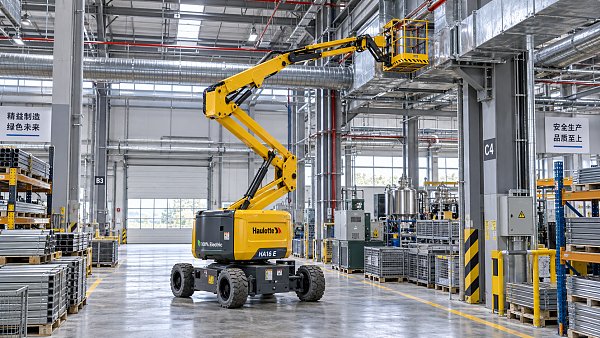 When does boom lift articulation improve access on confined job sites?