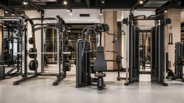 How to Compare Strength Training Equipment for Commercial Use