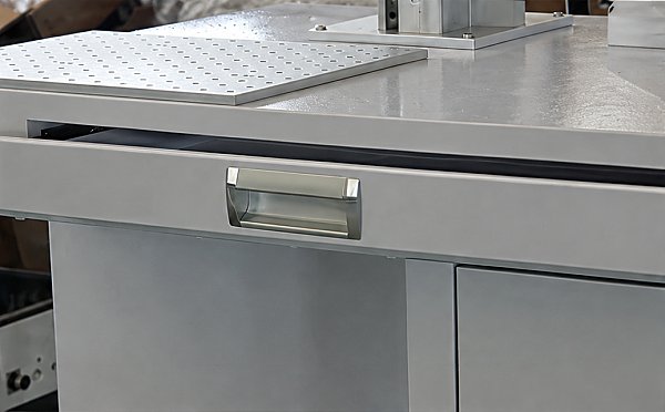 03_Concealed_drawer