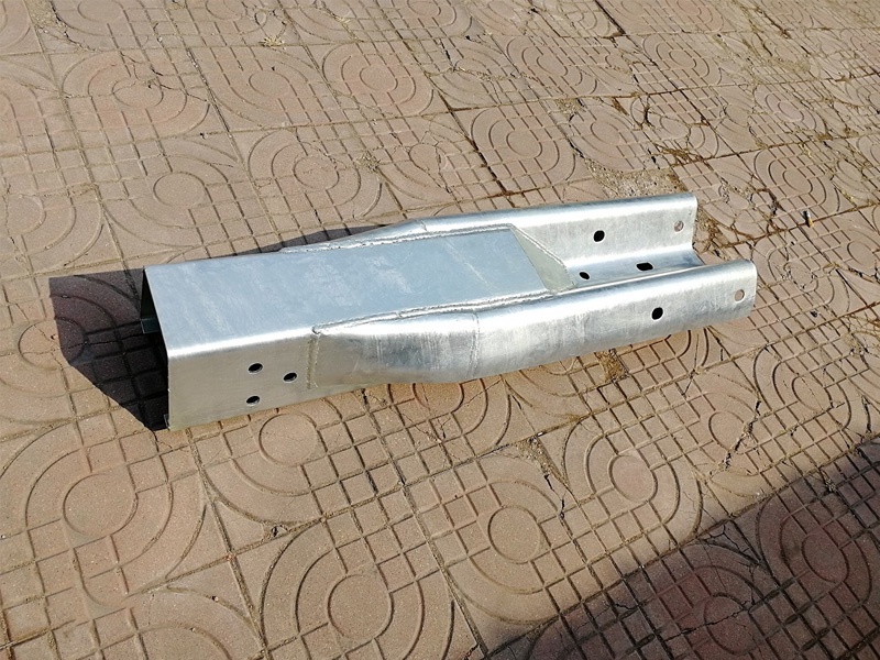 Connecteur pour poutre caisson ouverte