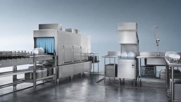 Flight-Type Commercial Dishwashers vs Rack Machines: Which Fits High-Volume Kitchens?