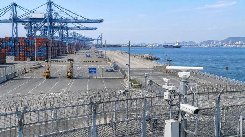What makes maritime border security ports vulnerable to perimeter breaches