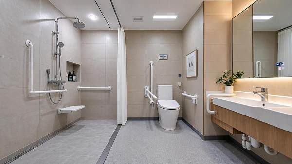 Bathroom Accessibility Design Mistakes That Raise Fall Risk