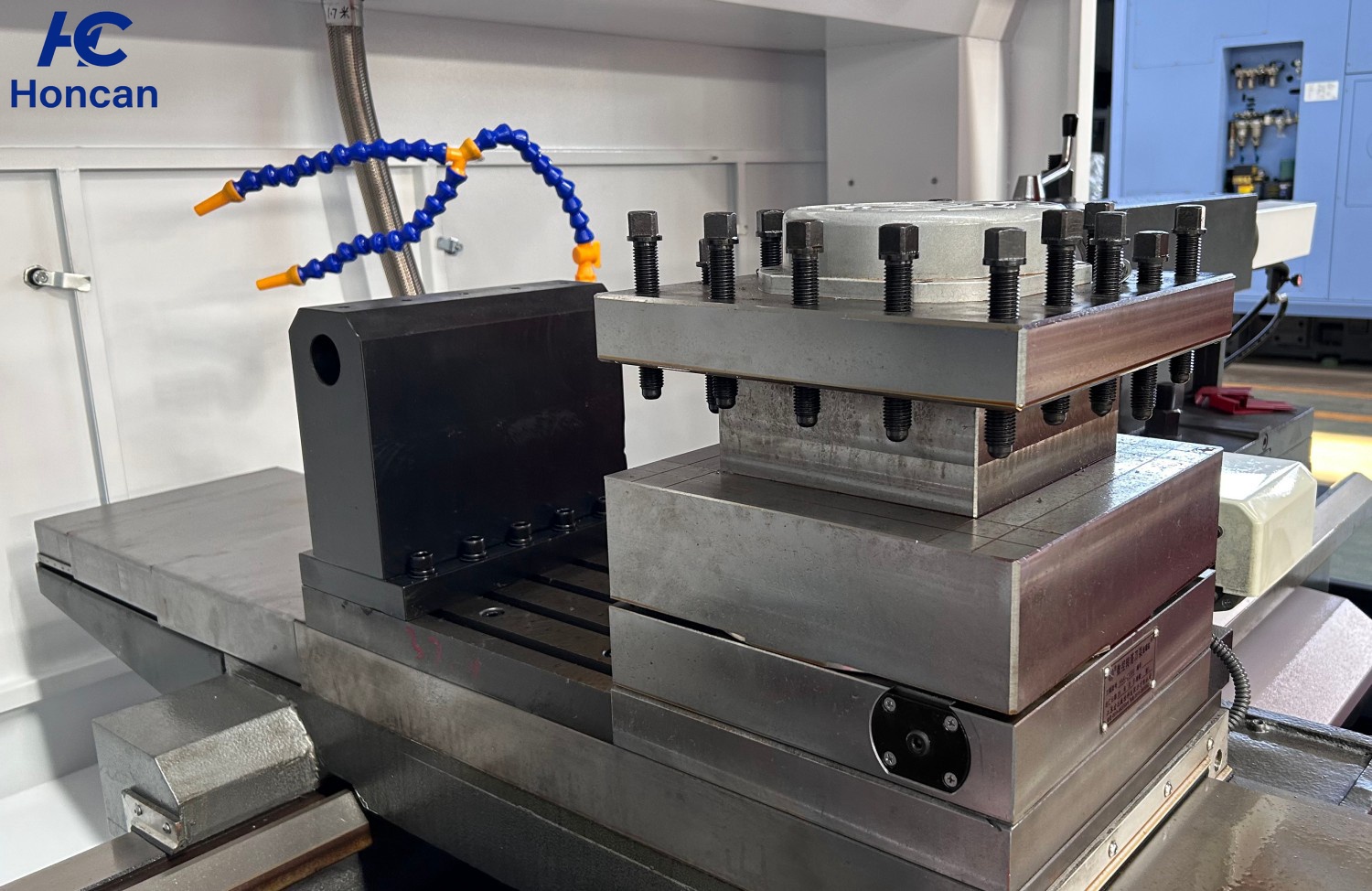 Tour CNC à banc plat CK6180