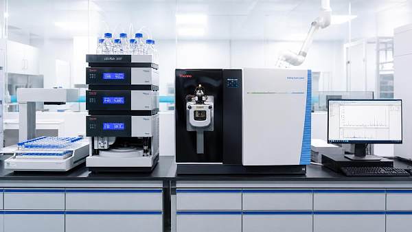 How to Choose a Mass Spectrometer for Proteomics by Throughput and Sensitivity?