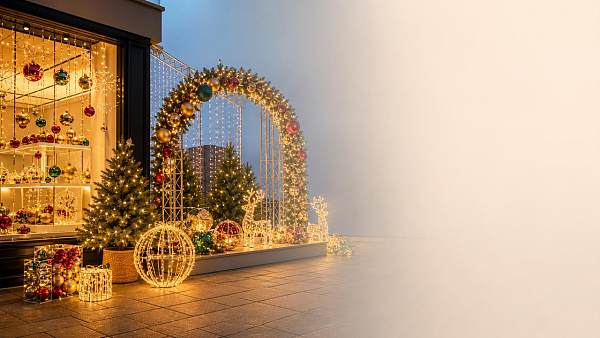 How to Choose Holiday Party Decorations for Retail, Events, and Outdoor Displays