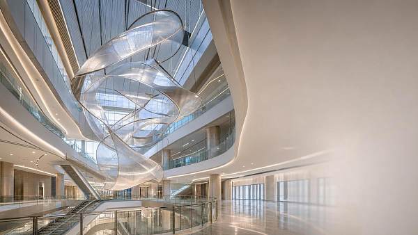 Kinetic Art for Shopping Malls: Where to Install It and How to Plan Safe Visitor Flow