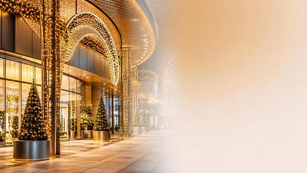 How mall festive lighting systems affect holiday foot traffic