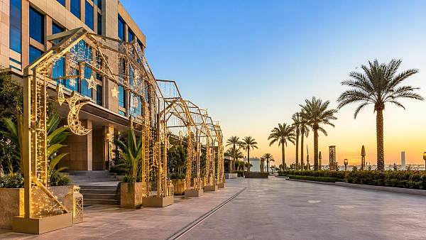 How to Plan Outdoor Decorations in the UAE for Heat, Wind, and Seasonal Events