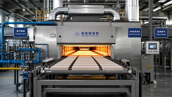 When does a hydrogen fuel kiln reduce emissions in ceramic firing?