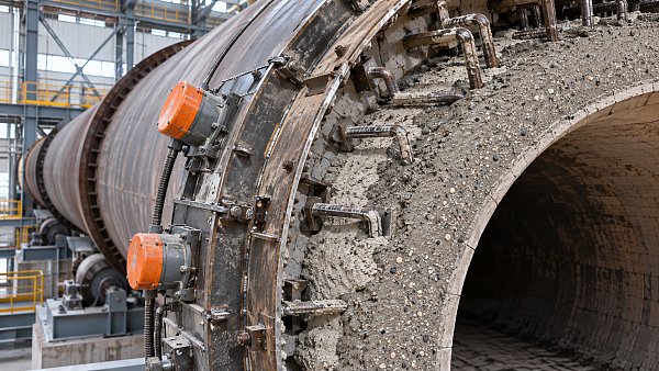 How vibration affects castable refractory molding in rotary kilns