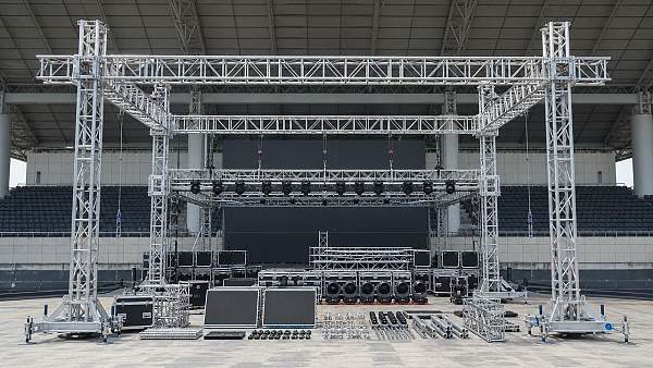 How to Choose a Spigot Truss for Stage Use: Load, Span, and Setup Factors