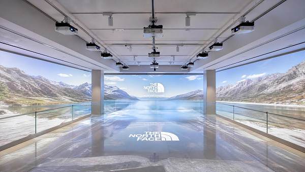 Immersive Projection for Events and Retail: How to Choose the Right Setup