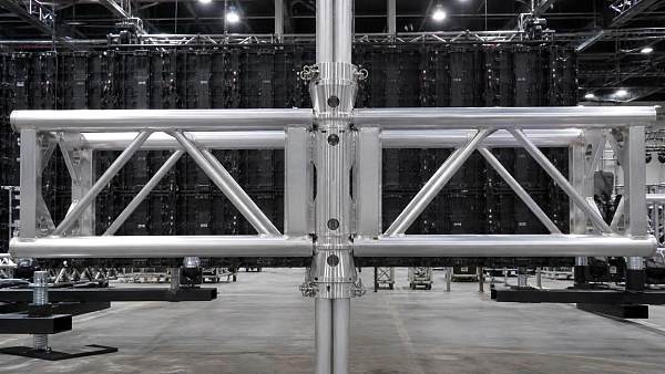 What Should Engineers Check When Selecting a Precision Spigot Truss?