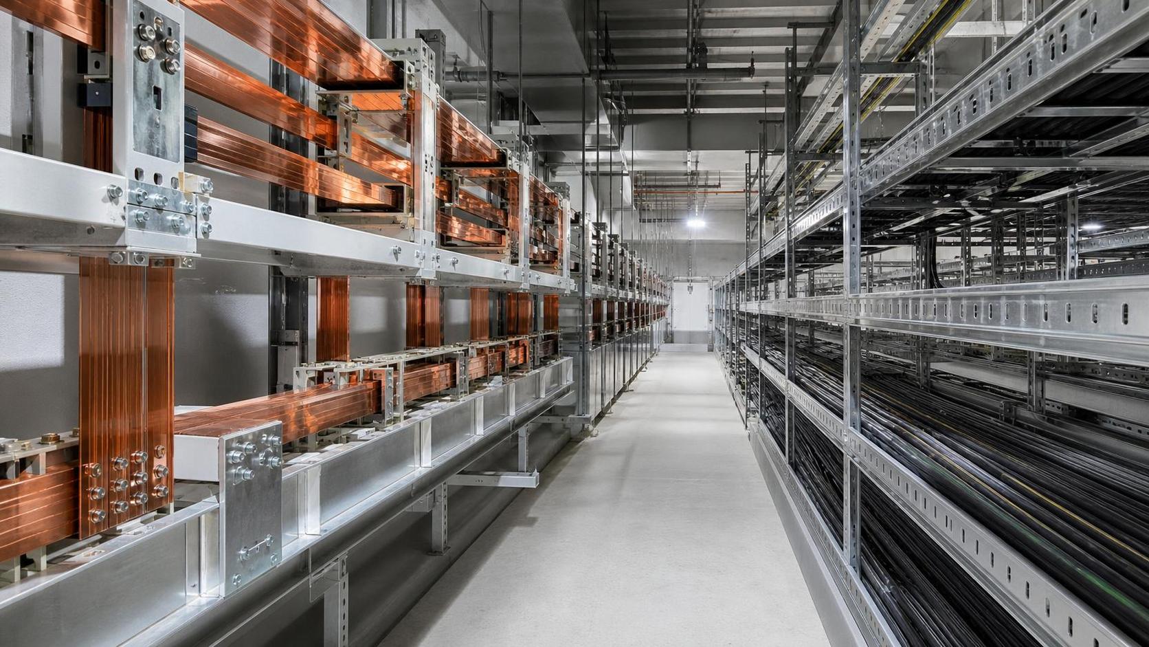 Copper Busbar Systems vs Cable Trays: Which Fits High-Load Power Distribution Better?