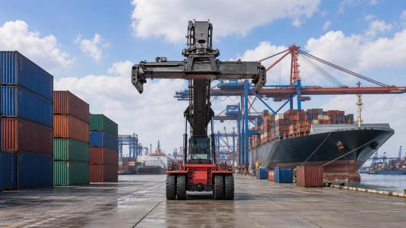 Red Sea Diversion Deepens Freight Pressure on Reach Stackers
