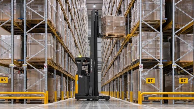What to Consider When Choosing an Electric Very Narrow Aisle Forklift for High-Density Warehouses