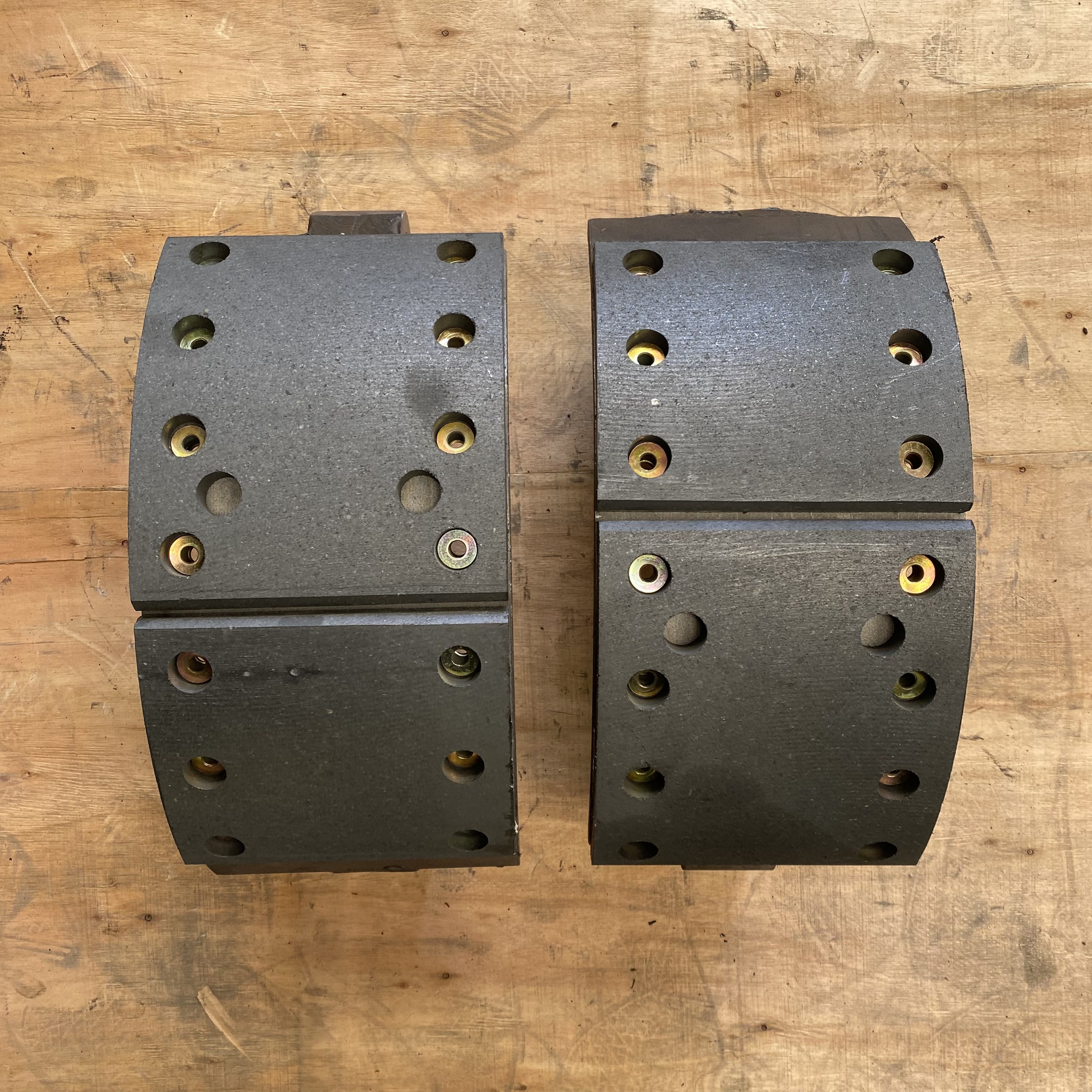 Conjunto de Sapata de Freio Dianteira QT295 CRT-V1 para Caminhões Pesados STR
