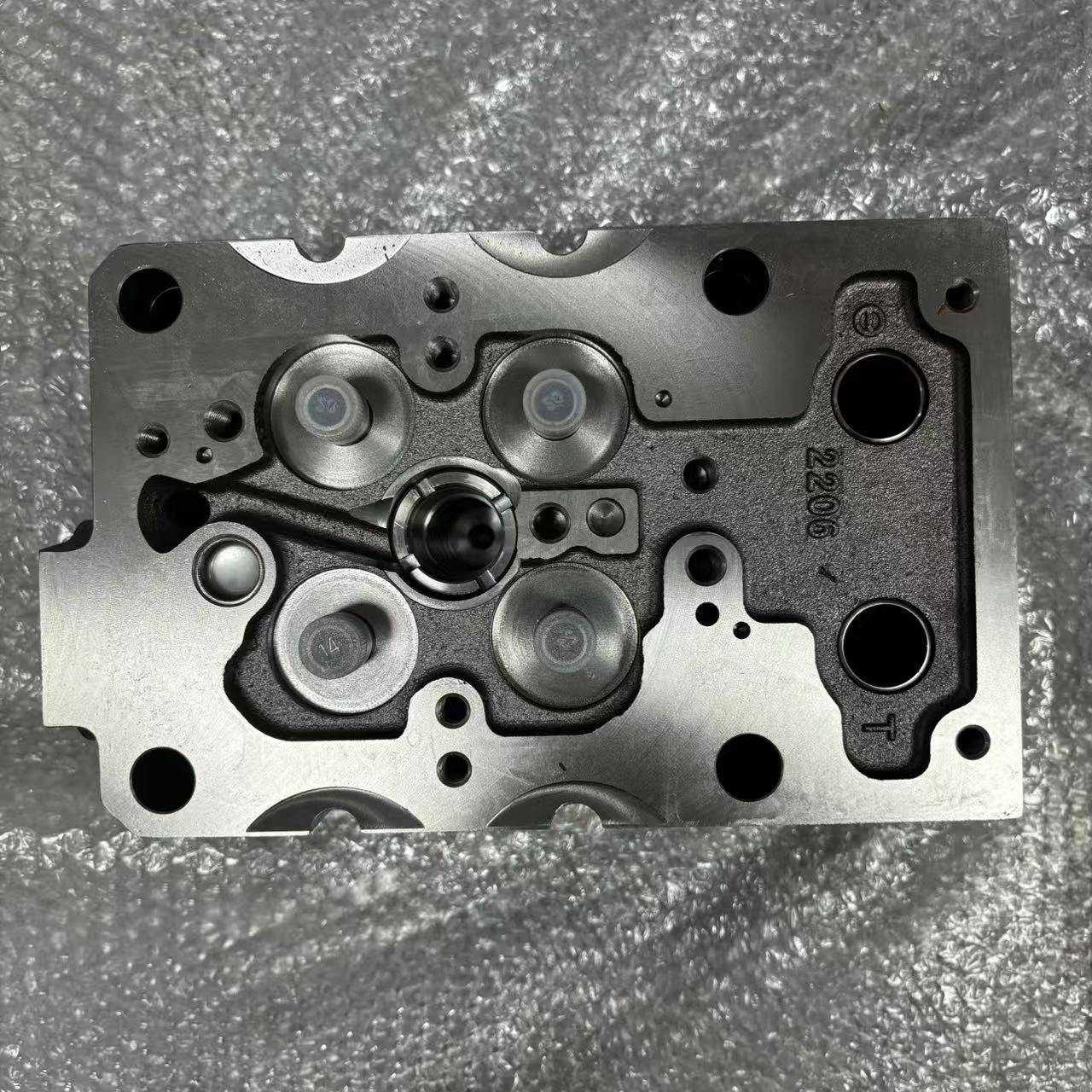 气缸盖A21246040010D-重汽D12 (2)