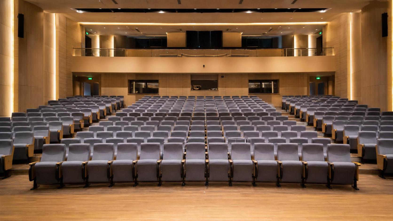 How to Specify Upholstered Auditorium Seating for Comfort, Durability, and Sightlines