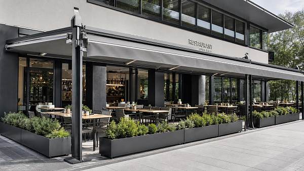How to Select Restaurant Outdoor Shade Systems for Patios, Sidewalk Seating, and Weather Exposure