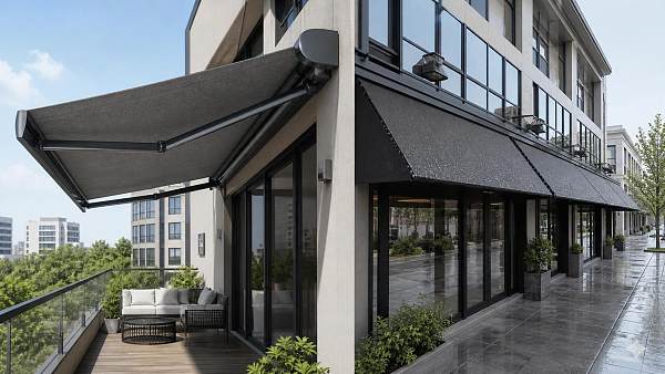Motorized Retractable Awnings vs Fixed Outdoor Awnings: Which Fits Your Space?