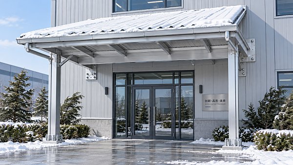Choosing Aluminum Outdoor Awnings and Canopies for Wind and Snow Loads