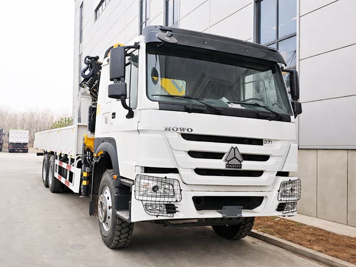 HOWO 371 6x4 Truck Mounted Crane