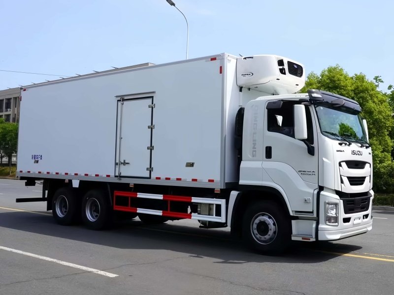 ISUZU GIGA 6x4 15-Ton Refrigerated Truck