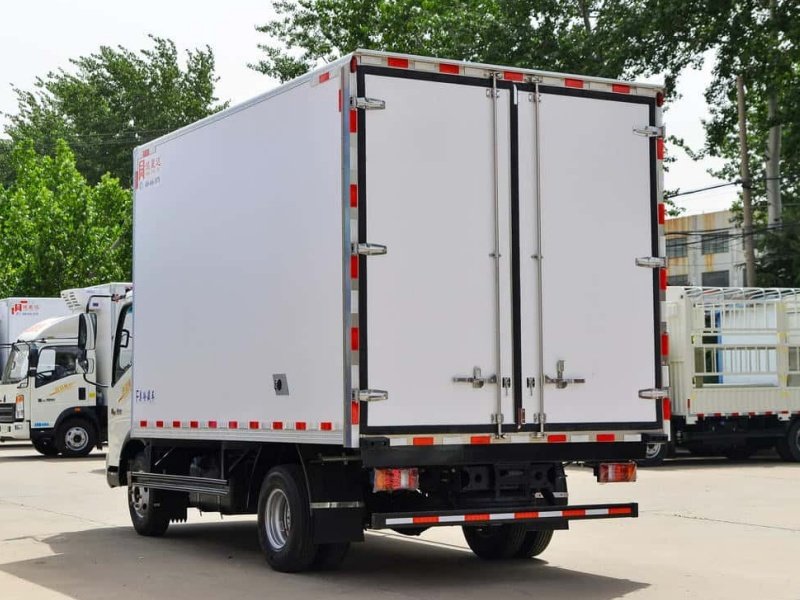 SINOTRUCK HOWO 160HP 4x2 Refrigerated Truck