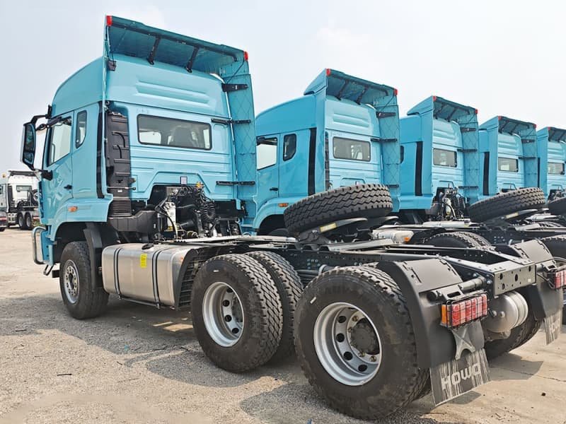 SINOTRUCK HOWO NX 400 6x4 Tractor Truck