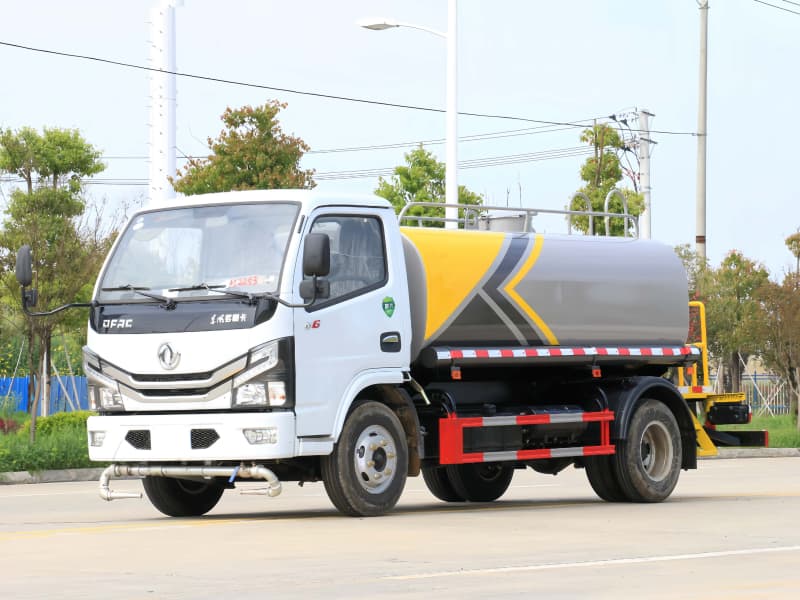 Used DONGFENG 4x2 5cbm Water Sprinkler Truck Used DONGFENG 4x2 5cbm Water Sprinkler Truck