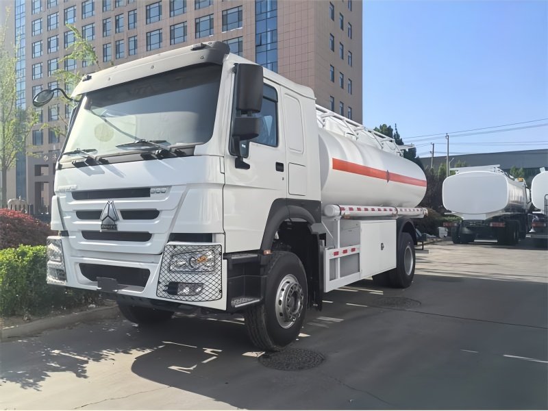 HOWO 4x2 15000 L Fuel Tanker Truck